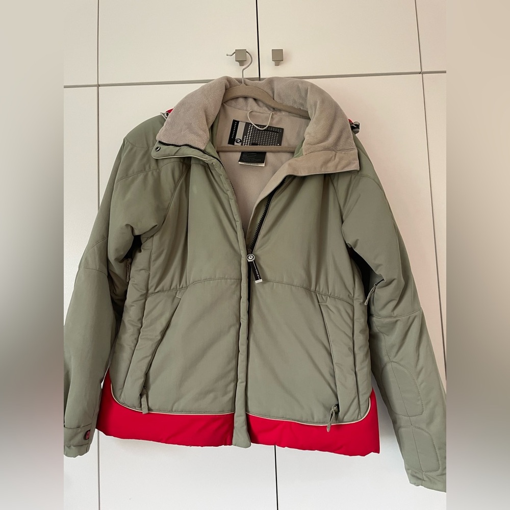 SOLD Rossignol olive green with red trim ski jacket 
Ladies M 8-10 zip off hood